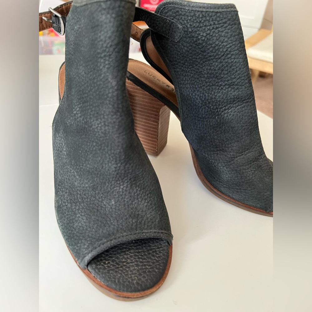 Lucky Brand Women's Lisza Peep-Toe booties